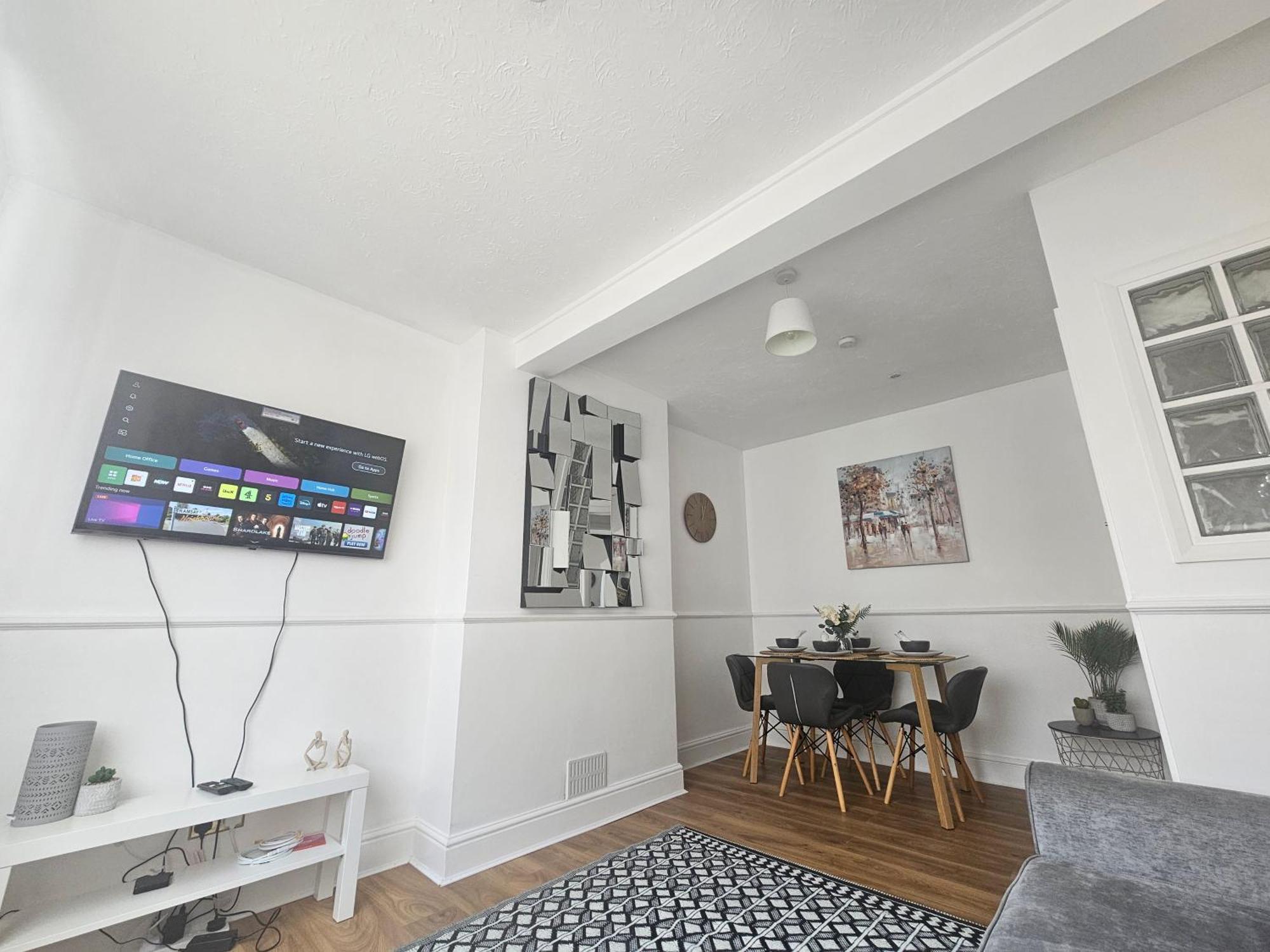 St Albans City Stays - Near Luton Airport - St Albans Abbey & City Train Station - Close To London- Harry Potter World - The Odyssey Cinema - Abbey Cathedral- Contractors I Business I Leisure- Sleeps Upto 6 People Zewnętrze zdjęcie