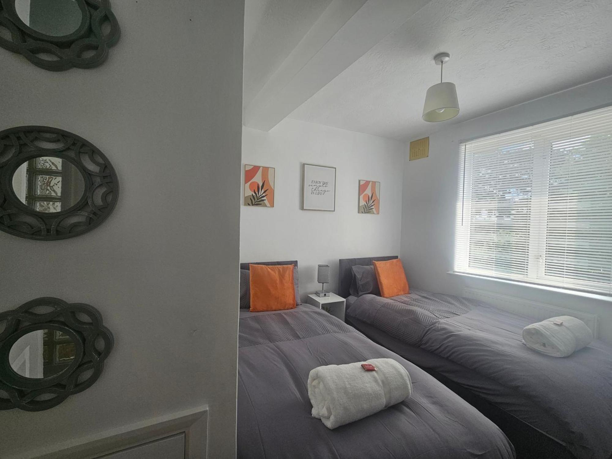 St Albans City Stays - Near Luton Airport - St Albans Abbey & City Train Station - Close To London- Harry Potter World - The Odyssey Cinema - Abbey Cathedral- Contractors I Business I Leisure- Sleeps Upto 6 People Zewnętrze zdjęcie
